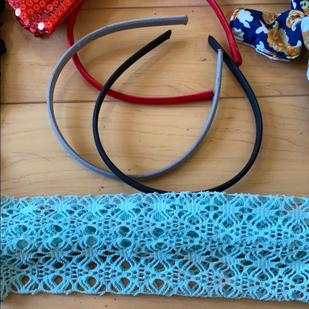 6 Hairbands - Picture 2 of 5